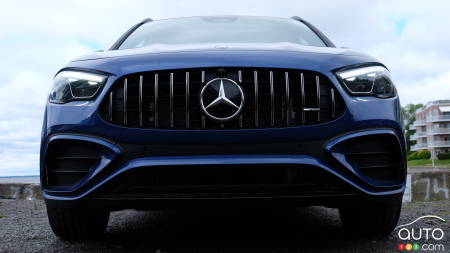 Mercedes-Benz to Cuts Costs in the Face of Falling Profits