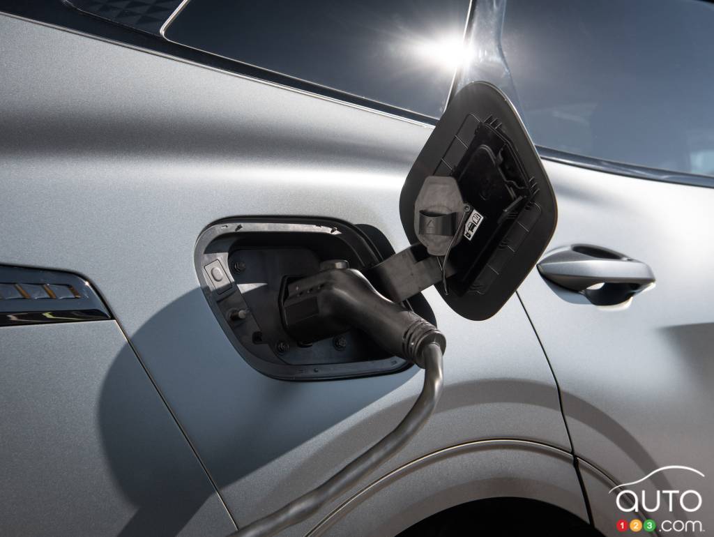 Port de chargement du Kia Sportage PHEV