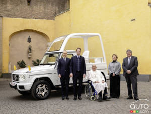 Mercedes-Benz livre la première papemobile électrique au Vatican