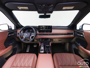 Mitsubishi Teases Redesigned 2025 Outlander SUV