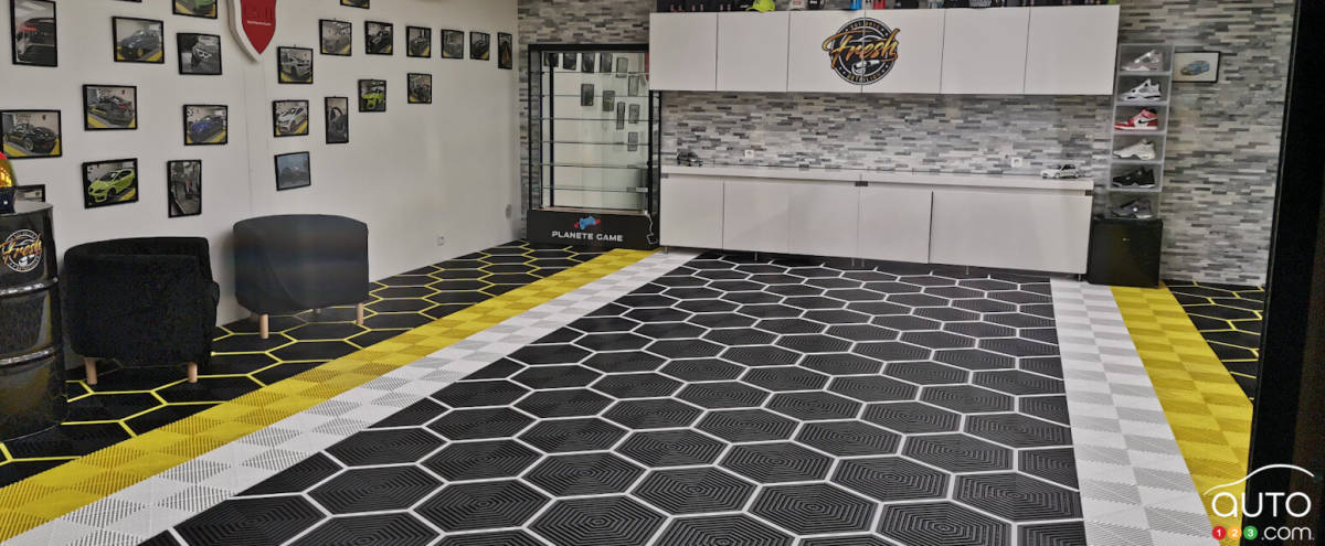 Optimize your garage with SquareFLOOR clipable pvc slabs: increase property value