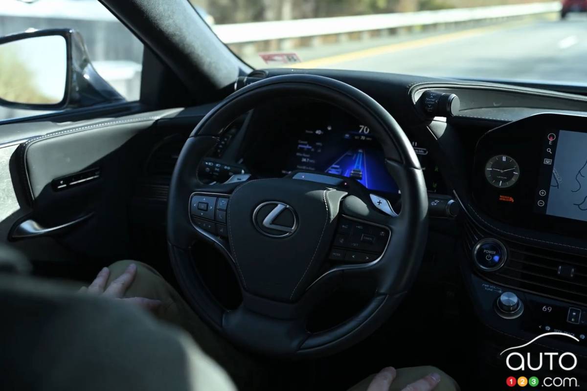 Semi-Autonomous Driving: 13 of 14 Systems Fail New IIHS Test