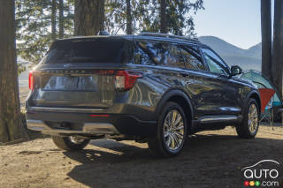 Ford Patents a Split Rear Hatch for SUVs