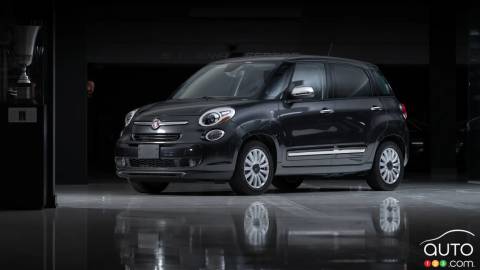 This 2015 Fiat 500L Used by Pope Francis Could Sell for 100,000 USD
