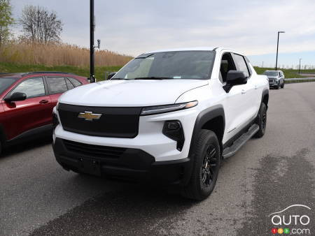 2024 Chevrolet Silverado EV 4WT First Drive: We Drive a First Version of the Pickup