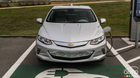 GM Plans New North American Plug-In Hybrid Model, But Only in 2027