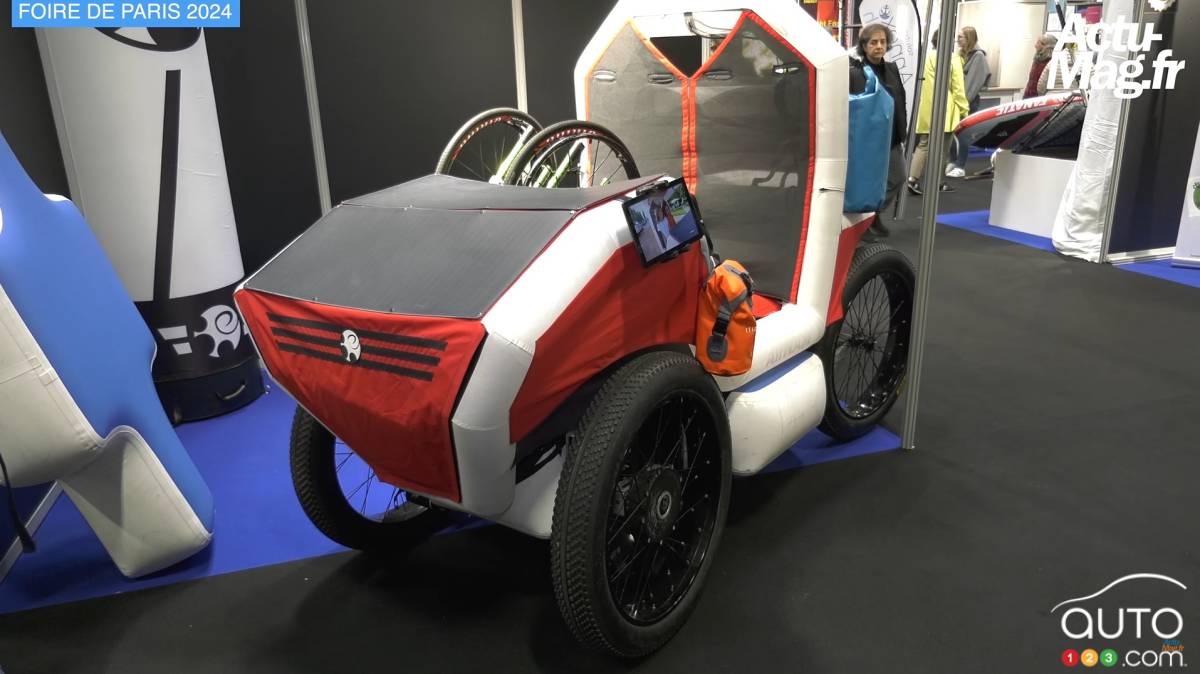 Un ingénieur français présente une voiture électrique gonflable