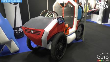 Un ingénieur français présente une voiture électrique gonflable