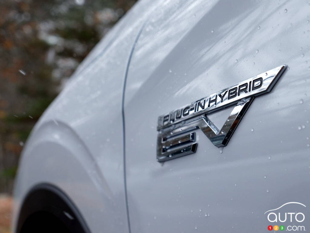 Écusson sur le Mitsubishi Outlander PHEV