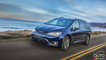 Stellantis Recalls 24,000 Pacifica Hybrids Due to Fire Risk from Battery