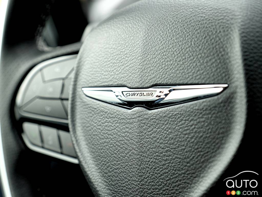 Steering wheel of the Chrysler Pacifica