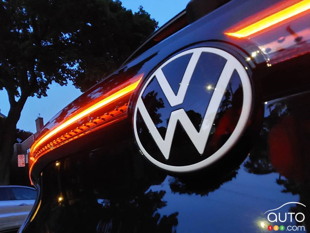 The Volkswagen logo on the ID.4