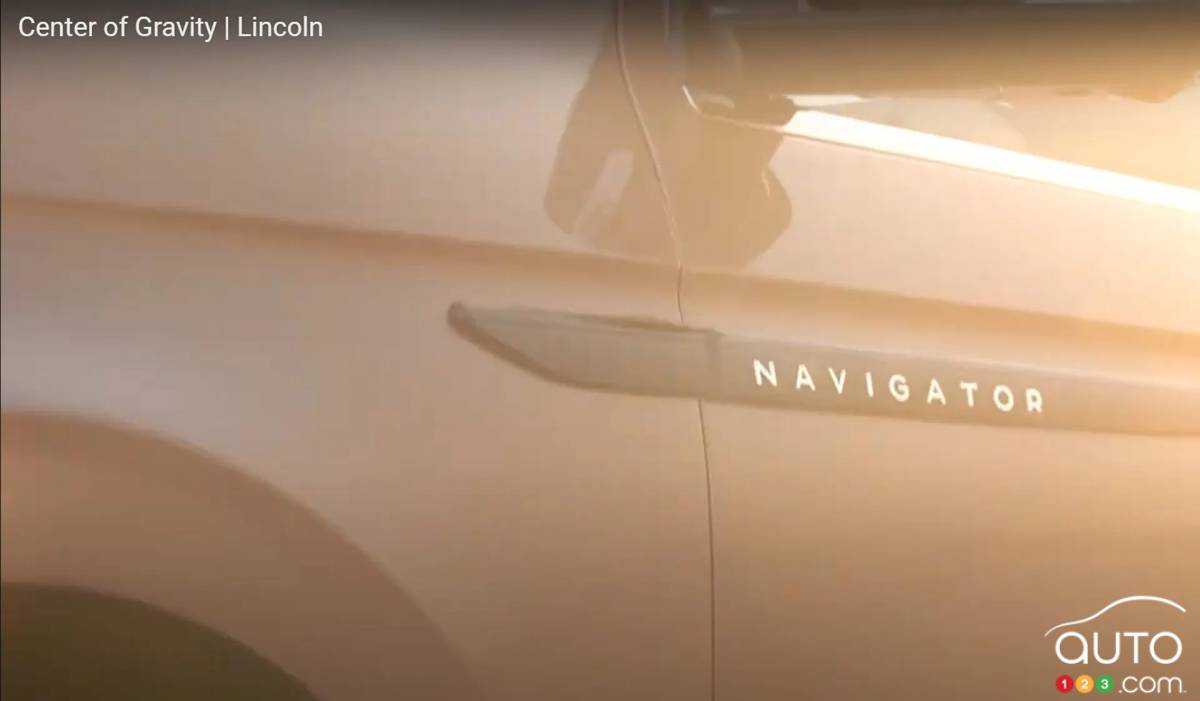 Lincoln Previews 2025 Navigator with Teaser