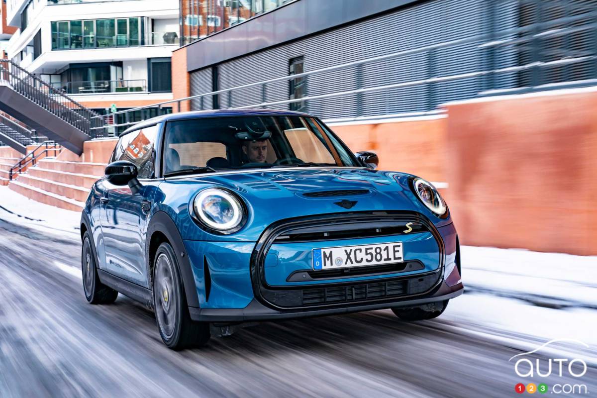 BMW Will Recall 12,535 Mini Cooper SE EVs Over Battery Problem