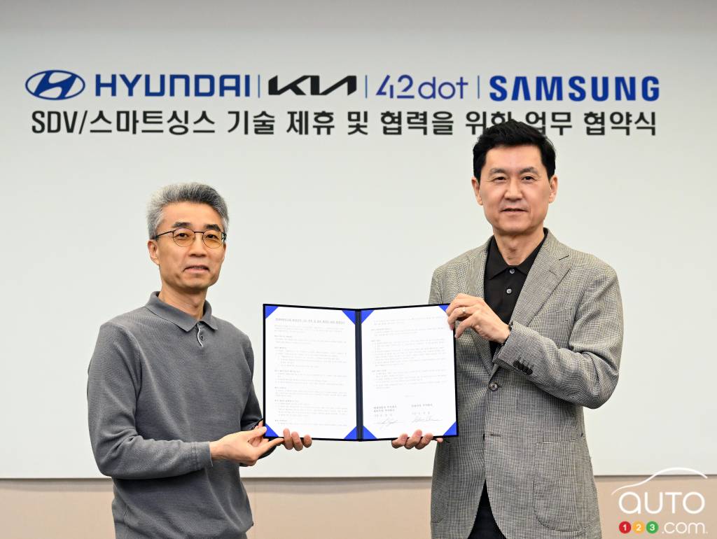 Chang Song, président et chef de la division Advanced Vehicle Platform (AVP) de Hyundai Motor Group ; Paul (Kyungwhoon) Cheun, président et directeur technique de la division DX de Samsung Electronics