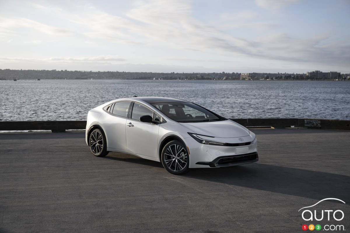 2025 Toyota Prius Gets Starting Price of $38,165 CAD, No Other Changes