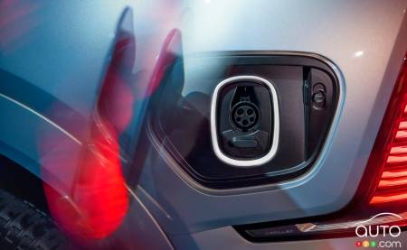 GM encaisse une charge de 1,6 milliard de dollars liée au réalignement de sa production de VÉ