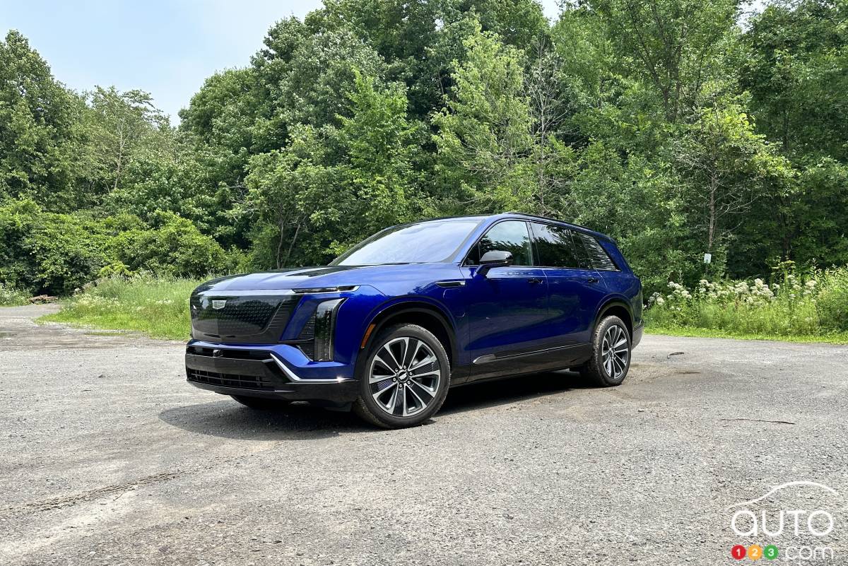 2026 Cadillac Vistiq Sport AWD Review: The Electric XT6?