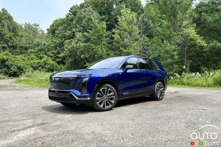 2026 Cadillac Vistiq Sport AWD Review: The Electric XT6?