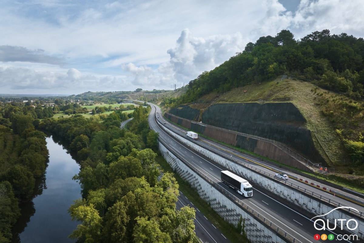 La France inaugure la route qui recharge votre véhicule