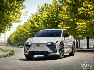 Le Lexus RZ 2026 offert à partir de 59 990 $ au Canada