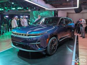 Stellantis ouvrira l’accès aux Superchargeurs Tesla dès 2026