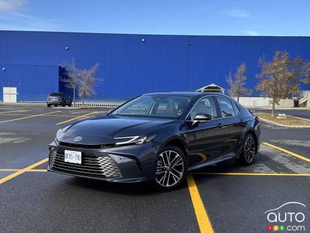 Toyota Camry 2026, essai : la berline hybride en pleine sérénité