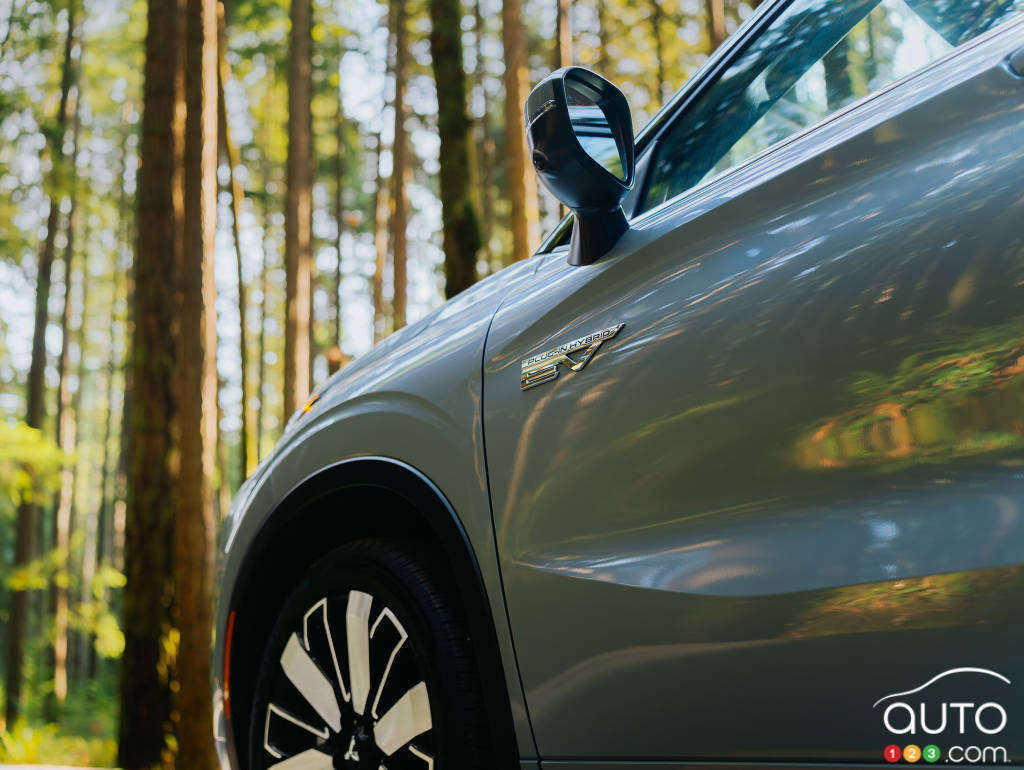 Mitsubishi Outlander PHEV 2026