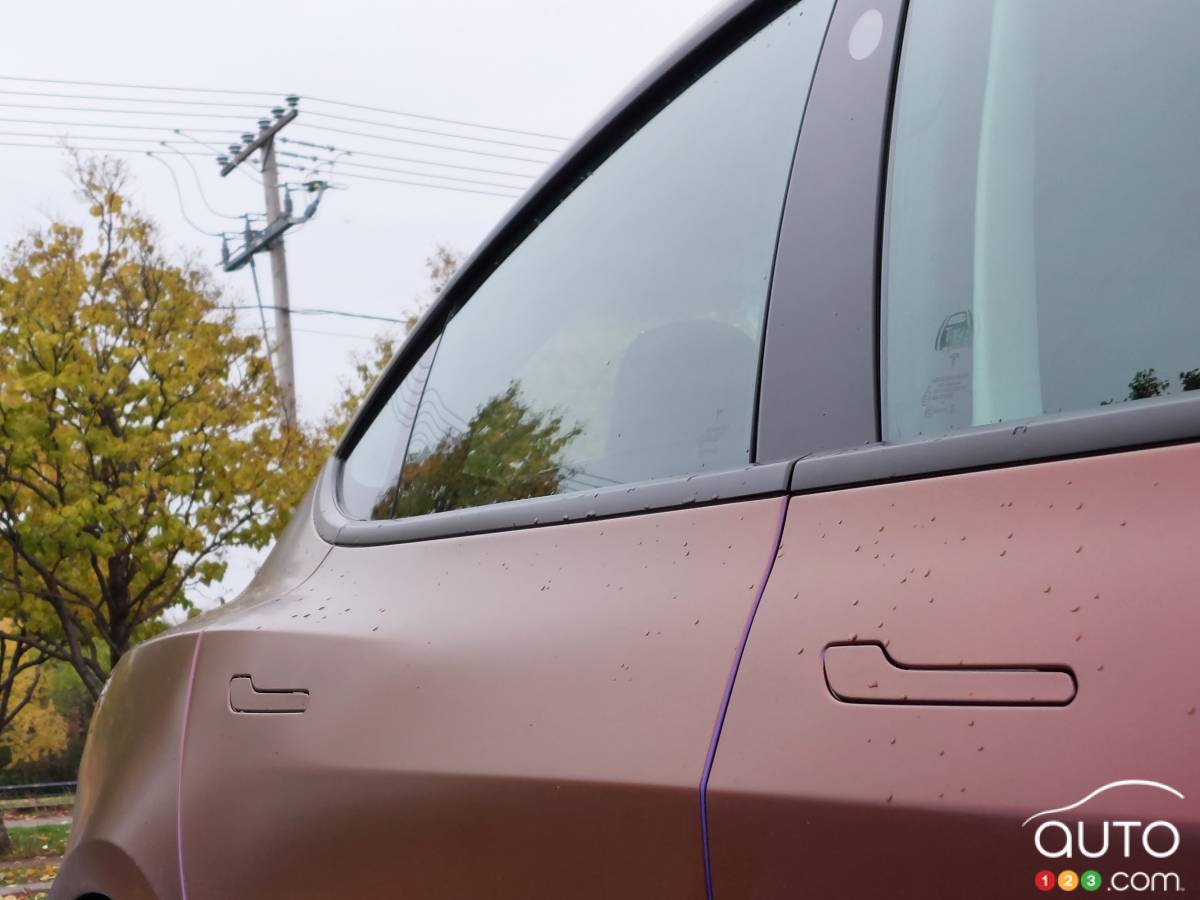 China Says No to Flush Door Handles