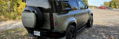 Jaguar Land Rover Recalls 33,000 Vehicles with Backup Camera Problem