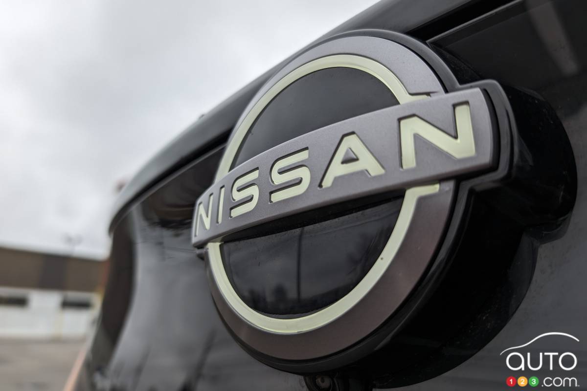 Le logo Nissan sur le modèle électrique Ariya