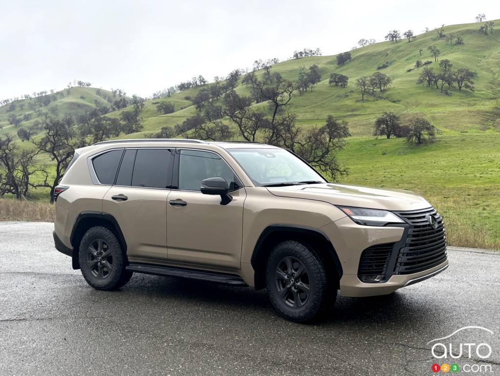 2025 Lexus LX 700h