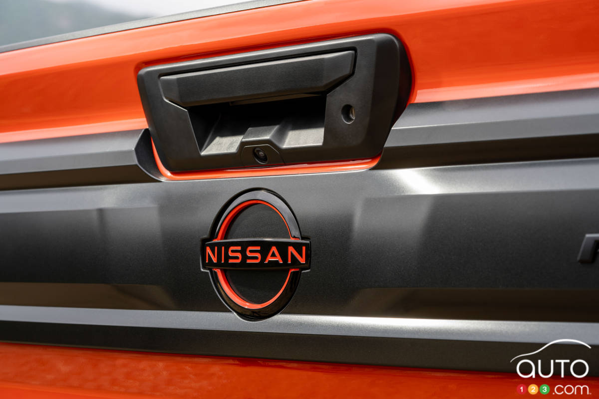 Logo Nissan sur le Frontier 2025