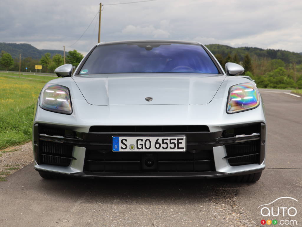The 2025 Porsche Panamera e-Hybrid