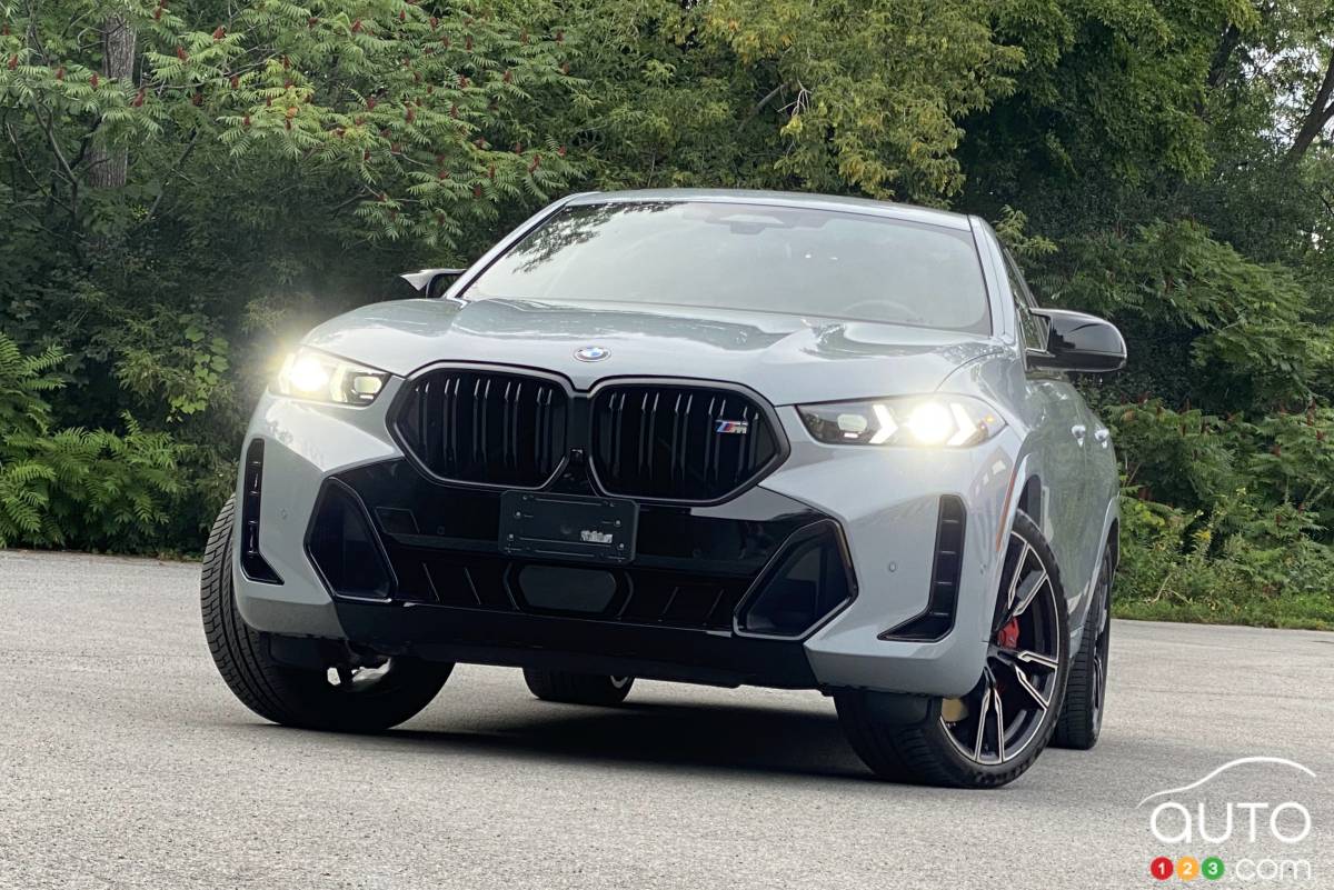 Le BMW X6 M60i, muni d'un moteur V8