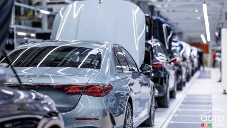Mercedes-Benz Moves to Restructure Production in Face of Falling Profits