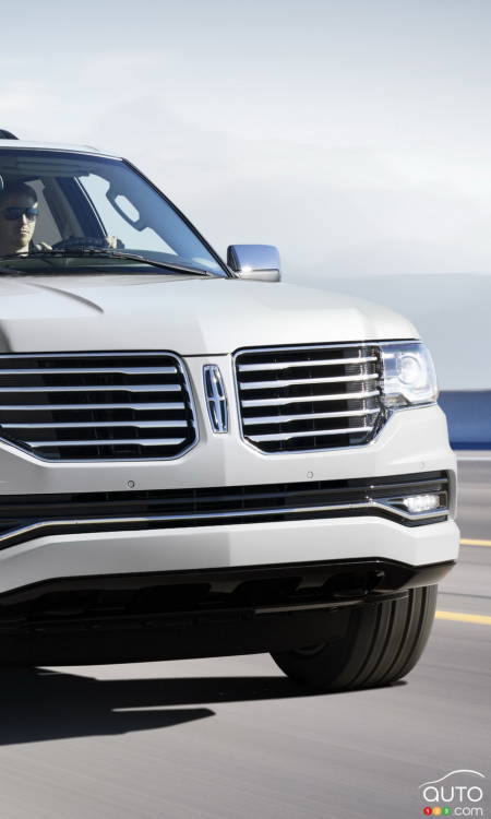 Lincoln Recalls 35,000 Navigators for Unusual Fire Risk