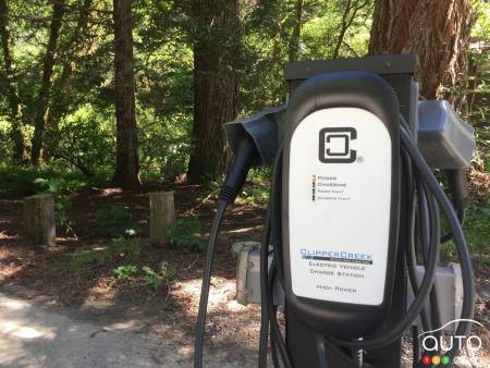 La Californie compte 48 % de bornes de recharge de plus que de pompes à essence