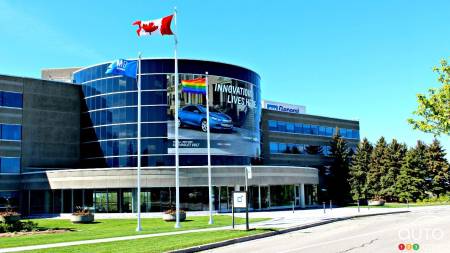 Donald Trump confirme les tarifs de 25 % sur les véhicules importés aux États-Unis