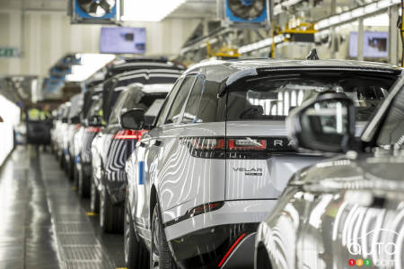 Jaguar Land Rover Suspends Vehicle Exports to the U.S. as Tariffs Take Hold