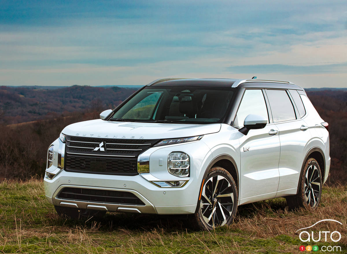Mitsubishi Outlander PHEV vs Mitsubishi Outlander: Savings Thanks to Interest Rates?
