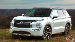 Mitsubishi Outlander PHEV vs Mitsubishi Outlander: Savings Thanks to Interest Rates?
