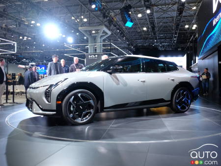 New York 2025 : Kia présente la berline tout électrique EV4 2026