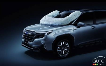 Le Subaru Forester 2025 proposé au Japon protège les cyclistes avec un coussin gonflable extérieur
