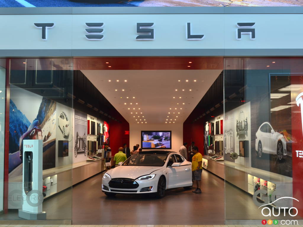 A Tesla boutique in Yorkdale, Ontario