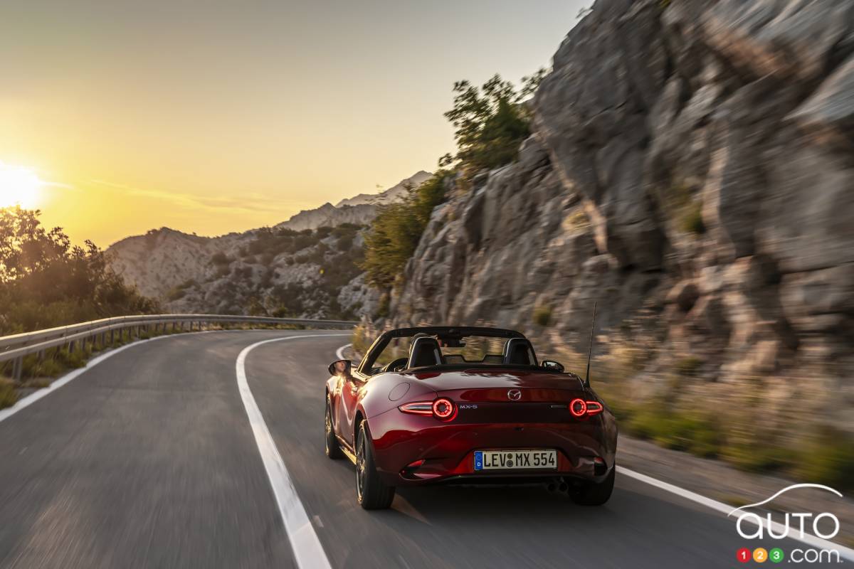 Mazda Recalls MX-5s That Forget to Warn Drivers They’re Skidding Too Much Mazda Recalls MX-5s That Forget to Warn Drivers They’re Skidding Too Much