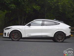 Ford Halts Deliveries of Mustang Mach-E and Recalls 300,000 Units of the EV