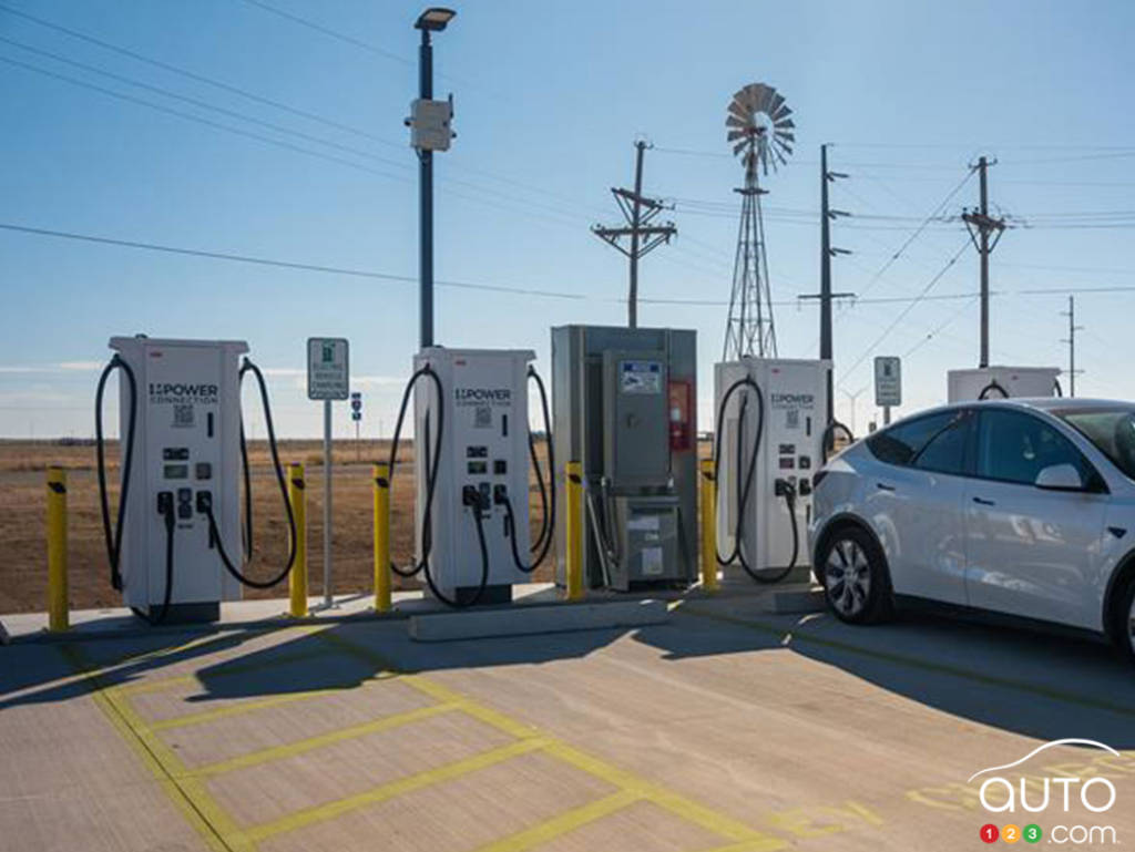 Une station de recharge à Nevi, au Texas