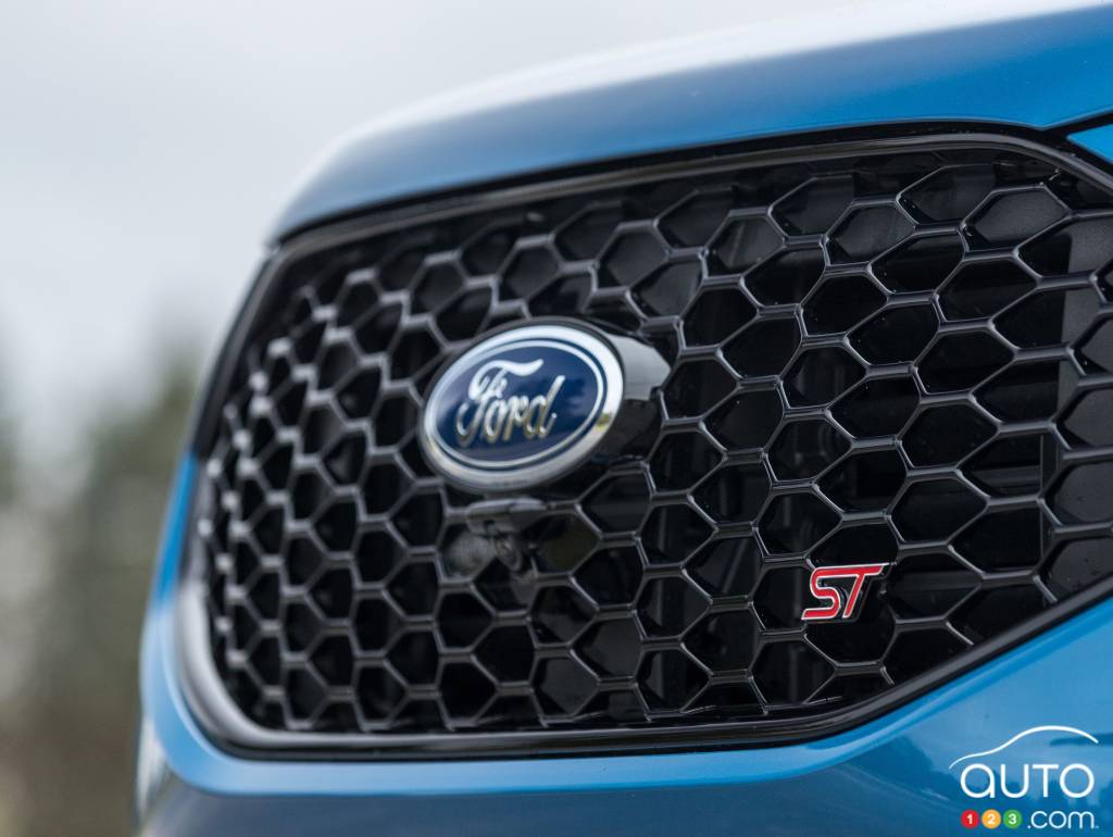 Ford badge on the Ford Edge