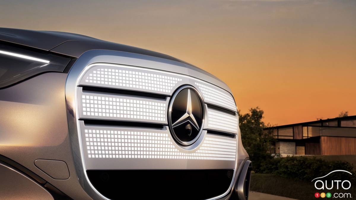 Mercedes-Benz Unveils New Grille Design